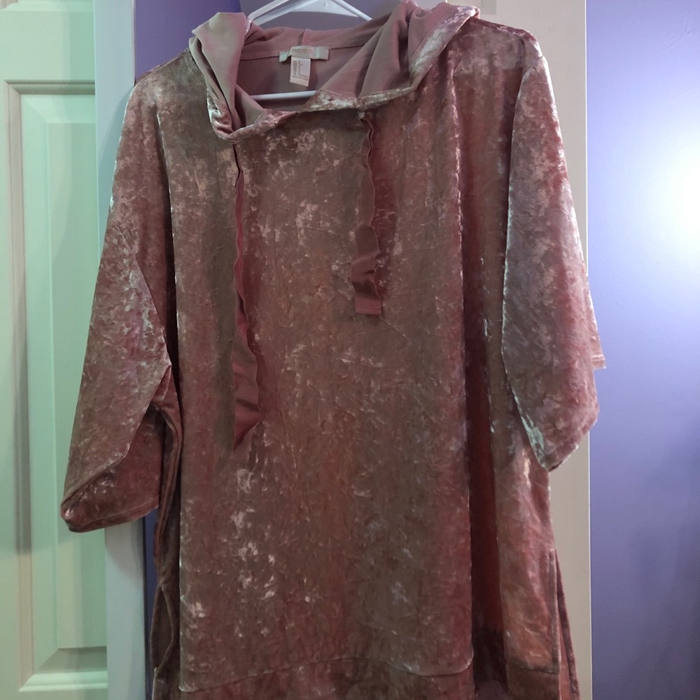 Forever 21 velvet t shirt